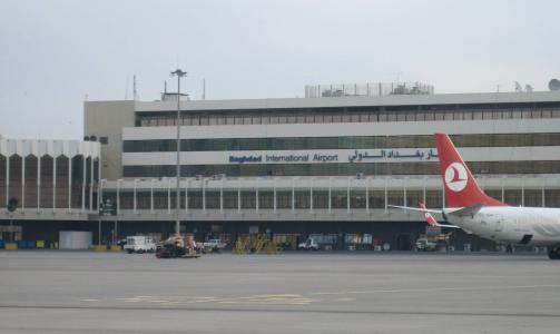 LANDET: De tvangsutsendte, som alle hadde f�tt endelig avslag p� asyls�knadene sine, men nektet � forlate landet frivillig, kom til flyplassen i Bagdad i dag. FOTO: POLITIETS UTLENDINGSENHET