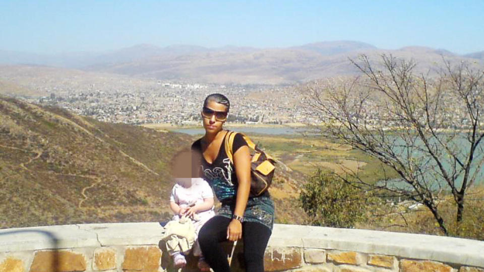 P� TUR: Bildet skal v�re tatt da Madeline Rodriguez (23) og Stina Brendemo Hagen (19) var i Bolivia p� en tidligere tur. Rodriguez? lille
datter var med. Foto: Privat