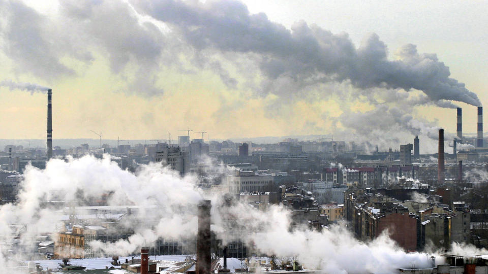 VERDEN ER SAMLET Hele verden er samlet til FNs klimatoppm�te i K�benhavn. Her fra utslippene i St. Petersburg. Foto: AFP PHOTO / SERGEY KULIKOV / INTERPRESS