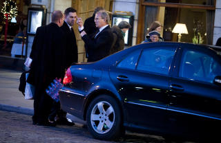 HAR 200 MANN P� PLASS: Secret Service har avverget mange attentatfors�k p� amerikanske presidenter. Her jobber de utenfor Grand i Oslo. Bildet ble tatt i forrige uke. Foto: Thomas Rasmus Skaug