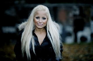 FEIRET S�NNEN:  Glamourmodell Linni Meister feiret P� Bagatelle da s�nnen Dennis fylte tre uker. Hun mener det er den fineste restauranten i Norge, og sier til Dagbladet at hun h�per at den ikke blir lagt ned. Foto: Jacques Hvistendahl