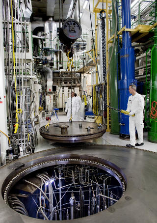Norsk atomsikkerhet: Nordmenn f�r ikke str�m fra kjernekraftverk, men vi har likevel to atomreaktorer: En p� Kjeller og en i Halden (bildet), som benyttes til forskning.
P� Institutt for energiteknikk (IFE) i Halden finnes ogs� verdens mest moderne kontrollrom for atomkraftverk.