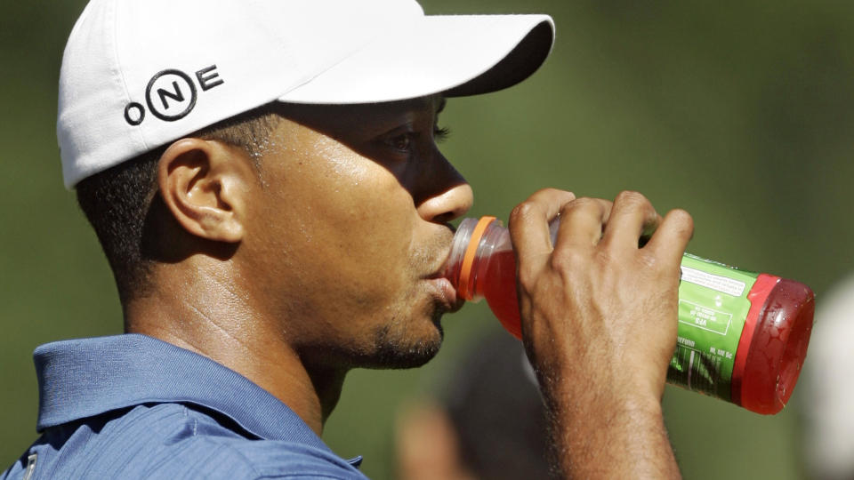 MER TR�BBEL: Tiger Woods skal if�lge amerikanske nettsteder ha blitt registrert som et overdose-tilfelle da han ble lagt inn p� sykehuset. Foto: Lenny Ignelzi, AP/Scanpix
