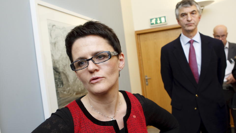 - STRAKK OSS SV�RT LANGT: - Vi har v�rt konstruktive og strukket oss sv�rt langt for � oppn� en avtale. Mine forhandlere har sittet i Bergen p� overtid, men det endte dessverre med brudd, sier fiskeriministeren. Foto: Scanpix