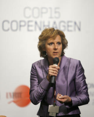 VANSKELIG JOBB: Den danske politikeren Connie Hedegaard leder konferansen. Foto: REUTERS/Bob Strong (DENMARK)