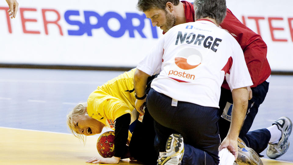 L�RH�NE: Katrine Lunde Haraldsen ble p�f�rt en l�rh�ne ni minutter f�r slutt, men fullf�rte likevel kampen i stor stil. Foto: Gorm Kallestad/SCANPIX