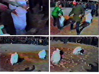 STEINING I IRAN: Etter revolusjonen i 1979 ble det innf�rt sharialover i det sjiamuslimske landet. Iran bruker blant annet henging og steining som straff. Til grunn ligger en arkaisk lovanvendelse. Bildet viser en steining i Iran tidlig p� 1990-tallet. Foto: REUTERS
