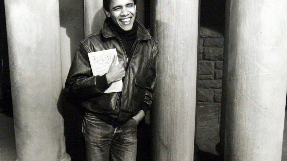 HARDT PR�VET MANN: USAs president og fredsprisvinner Barack Obama mente selv han var p� vei til � bli en �junkie�. Bildet er tatt da Omaba var jusstudent p� Harvard, og hadde lagt narkotikamisbruket bak seg. Foto: Scanpix