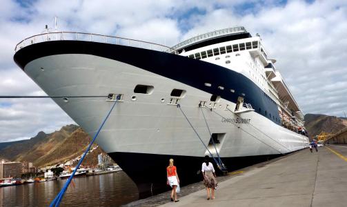 KLAR TIL AVGANG Celebrity Summit la s�ndag kveld ut p� den transatlantiske kryssingen. Ferden g�r fra Santa Cruze p� Tenerife (bildet) til San Juan.