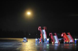 STO KLAR: Mannskapene begynte riggingen p� Gardermoen tidlig i dag morges. Foto: Thomas Rasmus Skaug/Dagbladet