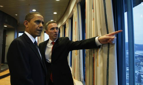 TOPPM�TE:
Fredsprisvinner Barack Obama m�tte statsminister Jens Stoltenberg til samtaler p� statsministerens kontor i Oslo torsdag formiddag. Obama vil senere p� dagen bli overrakt Nobels fredspris 2009. 
Foto: H�kon Mosvold Larsen / SCANPIX