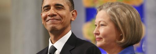 FOKUSERTE P� KRIG: Barack Obama i Oslo R�dhus i dag, her med Nobelkomitemedlem Kaci Kulman Five. Foto: Bj�rn Sigurds�n / Scanpix
