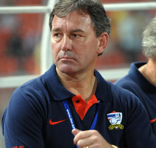 THAILAND-TRENER: Bryan Robson var mannen folk i United hadde tro p� som manager. Men han har f�tt fyken i blant annet Middlesbrough, WBA og Sheffield U. N� trener han Thailand. Foto: AFP/Christophe ARCHAMBAULT