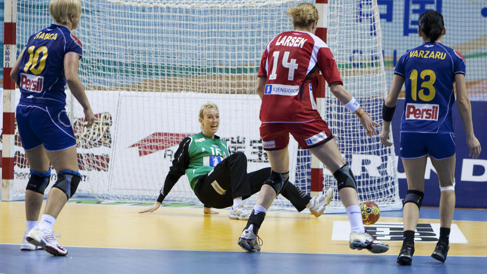 MATCHVINNER:  Katrine Lunde Haraldsen reddet det siste skuddet slik at Norge vant 25-24 etter en thrilleravslutning mot Romania under h�ndball-VM i Kina i dag. Foto: Gorm Kallestad, Scanpix