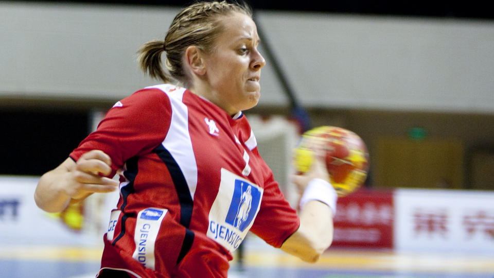 SCORET DET SISTE: Tonje N�stvolds femte m�l ble kampens siste, og Norge slo Romania med ett. Foto: Gorm Kallestad / Scanpix