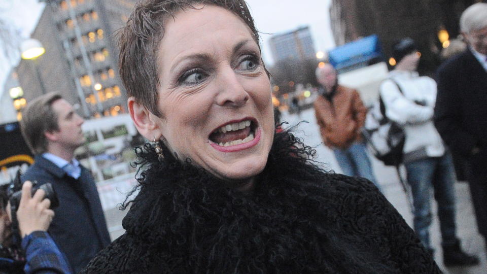 S� HELTEN: Norsk-amerikanske Mary Menth Andersen (53) ble helt overveldet av inntrykkene i R�dhuset i dag. Foto: H�kon Eikesdal