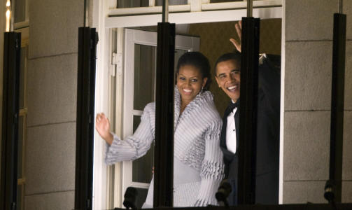 INGEN VOTT: Da Barack Obama stod i d�r�pningen til balkongen p� Grand Hotell, hadde han ikke selbuvotter p� seg. Foto: REUTERS/Chris Helgren