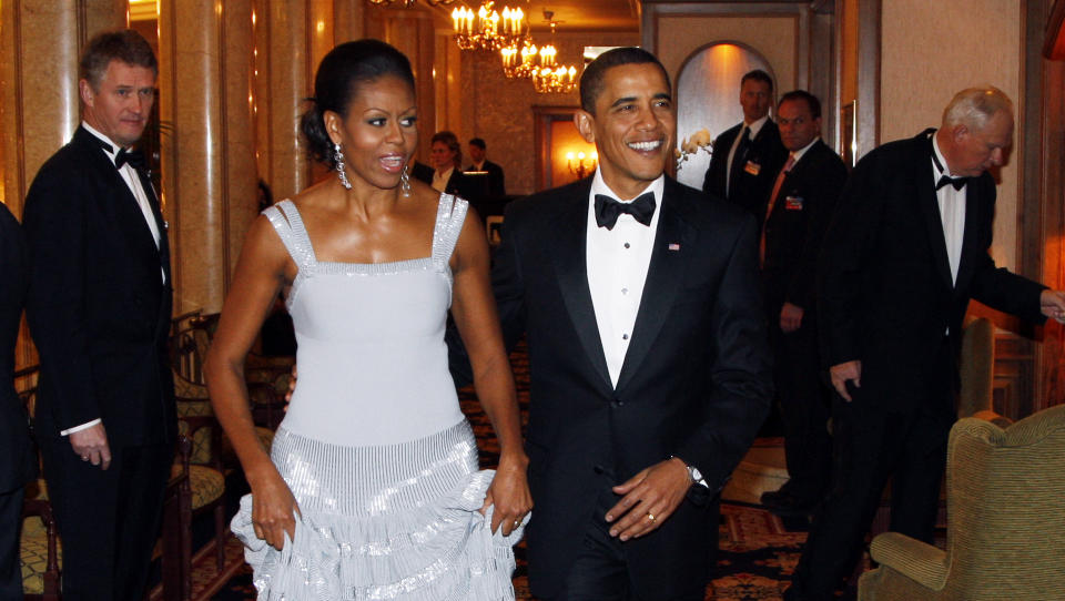 TIL MIDDAG:
Michelle Obama og prisvinner president Barack Obama ankommer Nobelkomiteens bankett p� Grand Hotel torsdag kveld. President Obama mottok tidligere p� dagen Nobels fredspris 2009.
Foto: Lise �serud / Scanpix