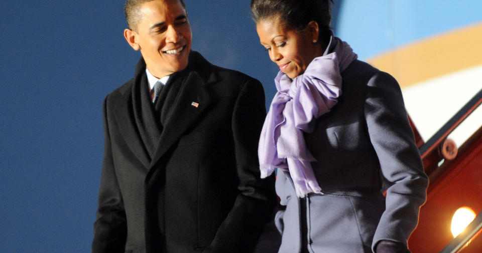 ROSER: Barack Obama er glad for at Representantenes hus vedtok et lovforslag om reguleringer i finansbransjen. Her er han sammen med kona Michelle ved ankomst til Oslo. Foto: REUTERS/SCANPIX