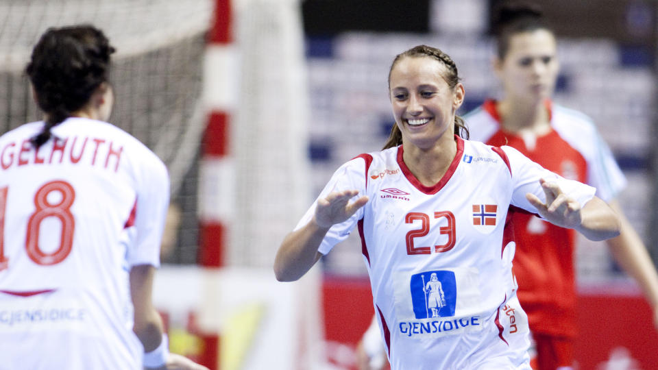 SM�PANIKK: Camilla Herrem forteller at spillerne i tur og orden fikk litt panikk i heisen. Foto: Gorm Kallestad/SCANPIX