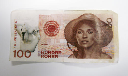 LEKEPENGER: 5000 slike hundrelapper ble delt ut under �pningen av Folketeatret tidligere i �r. Foto: DAGBLADET