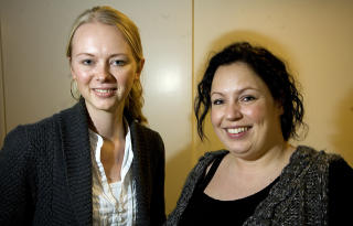 KLARE TALL: Markedsjef i Gramo, Anne Tone Helle (t.v) og regnskapssjef Bente Jonsson har tall som taler for seg.