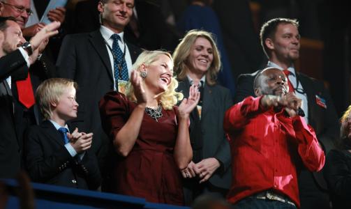 STJAL SHOWET: Wyclef Jean satte Oslo Spektrum p� hodet under Nobelkonserten i g�r, da han hip hop-danset med kronprinsesse Mette-Marit. Foto: Eirik Helland Urke