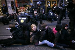 13 I VARETEKT: 955 personer er l�slatt og 13 personer fortsatt i politiets varetekt etter arrestasjonene. Foto: Torbj�rn Gr�nning/Dagbladet
