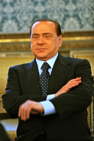 ANGREPET: Statsministeren i Italia, Silvio Berlusconi, skal v�re angrepet. Han er fraktet til sykehus. Foto: AFP  / GIUSEPPE CACACE