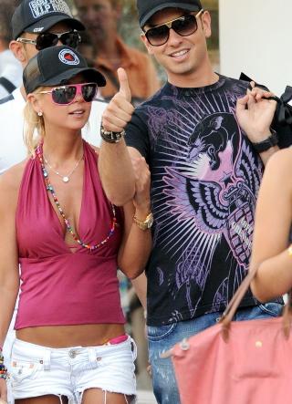 MED KJ�RESTEN:  Tara Reid i Italia sammen med kj�resten Michael Axtmann. Foto: STELLA PICTURES