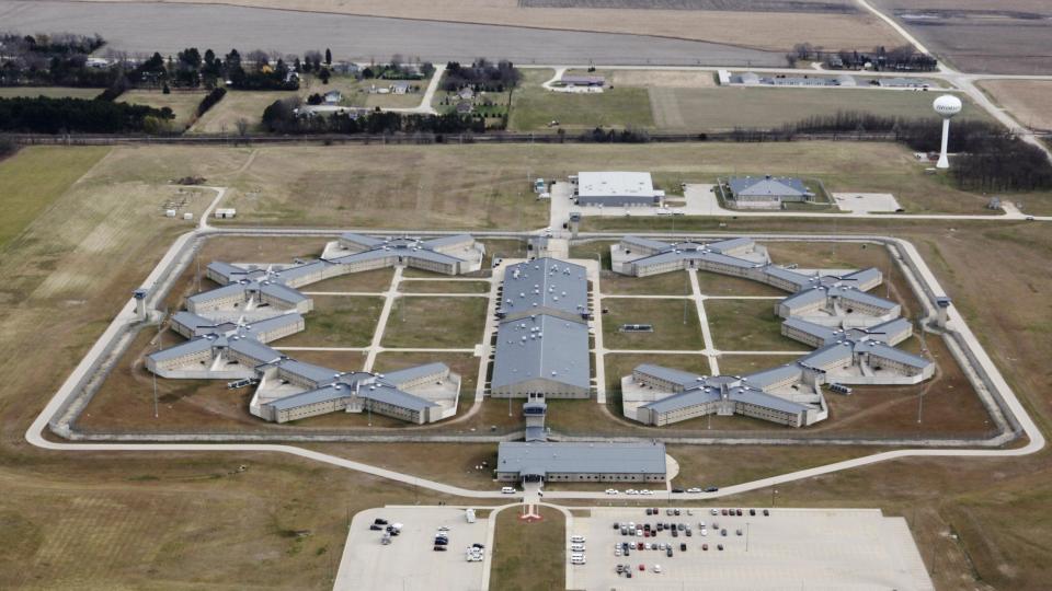 KJ�PT AV USA: Dette fengselet i Thomson i Illinois skal huse Guant�namo-fanger.  Foto: AP Photo/Charles Rex Arbogast/Scanpix