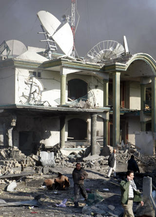 STORE SKADER: Slik s� Heetal-hotellet, et luksushotell beregnet p� utlendinger, ut etter angrepet. Foto: AP/Dario Lopez-Mills/Scanpix