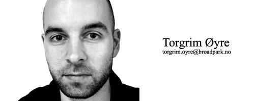 1. Megadeth: �Endgame�Dave Mustaine oppf�rer seg fremdeles som en trassig drittunge. Det forhindrer likevel ikke konspirasjonseposet �Endgame� i � v�re den beste rifforgien han har kompilert siden tidlig 90-tall.2. Mastodon: �Crack the Skye�Mastodon fortsetter oppdagelsesferden inn i progrockens mangfoldige univers. Det l�ter gigantisk, g�tefullt og brutalt fengende.3. Gallows: �Grey Britain�Punk har ikke v�rt s� n�del�s siden opprinnelsen p� slutten av 70-tallet. Gallows leverer bekm�rke betraktninger om et kongerike i forfall. Det musikalske tonef�lget er minst like pessimistisk.4. Converge: �Axe To Fall�P� h�yde med klassikeren �Jane Doe�. Platen er noe av det skarpeste som er levert i skj�ringspunktet mathcore, rock 'n roll og metal.5. The Devil's Blood: �The Time of No Time Evermore�Nederland er kjent for prog og death metal. Denne gjengen setter okkult psykedelia og klassisk rock p� kartet p� en m�te f� har gjort f�r dem.6. Them Crooked Vultures: �Them Crooked Vultures�Mange har ventet p� en real oppf�lger til QOTSA-mastodonten �Songs for the Deaf� - her er den. I tillegg kan du krydre med Zeppelins �Physical Grafitti�.7. Alice in Chains: �Black Gives Way to Blue��rets comeback. Det l�ter umiskjennelig AiC uten at de pr�ver for hardt, nykommer William DuVall behandler arven med respekt, samtidig som han setter sitt eget preg p� l�tene.8. El Caco: �Heat�Norges fineste rockeband skuffer ikke i. Store riff, fabelaktige melodilinjer og et komp som valser over de fleste.9. Clipse: �Til the Casket Drops�Kokainrappens stolte s�nner rider igjen. Pusha T og Malice er hakket rundere i kantene i denne omgangen, det betyr ikke at det skorter p� groml�ter.10. Billy Talent: �Billy Talent III�Hakket svakere enn forgjengerne, men innslag som episke �The Dead Can't Testify� gj�r at platen likevel har f�tt mange spinn.