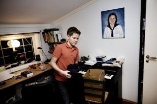 P� toppniv�: - Det f�r g� som det g�r, sierMartin omstemmeskiftet. Her p� gutterommet hjemme p� Bygd�y.