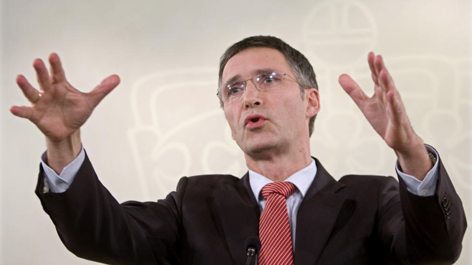 P� VEI: Statsminister Jens Stoltenberg reiser til klimaforhandlingene i K�benhavn onsdag. Under innspurten skal verdens ledere fors�ke � lande en avtale som for �yeblikket er langt unna noen l�sning.
Foto: Bj�rn Sigurds�n / Scanpix