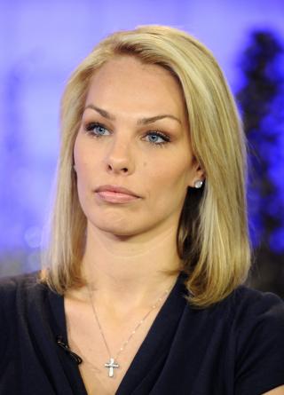 ANGRENDE SYNDER: Cori Rist er lei seg for smerten hun har v�rt med p� � p�f�re Elin Nordegren. Foto: AP Photo/NBC