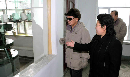 BREVMOTTAKER: Kim Jong-Il. Foto: AFP PHOTO/KCNA via KNS/Scanpix