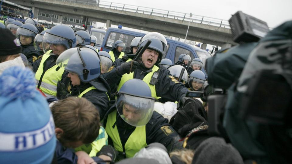 EN SUKSESS: Politiet og demonstrantene er forn�yde med seg selv. Foto: Torbj�rn Gr�nning/Dagbladet
