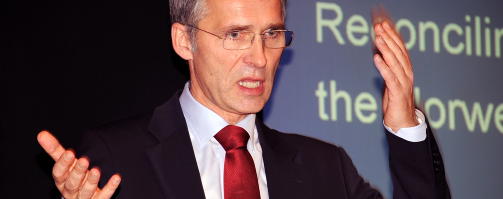 ADVARER: Jens Stoltenberg advarer mot moralisme i sykel�nnsdebatten. I dag talte han til NHOs �rskonferanse. FOTO: KEITH HAMMETT