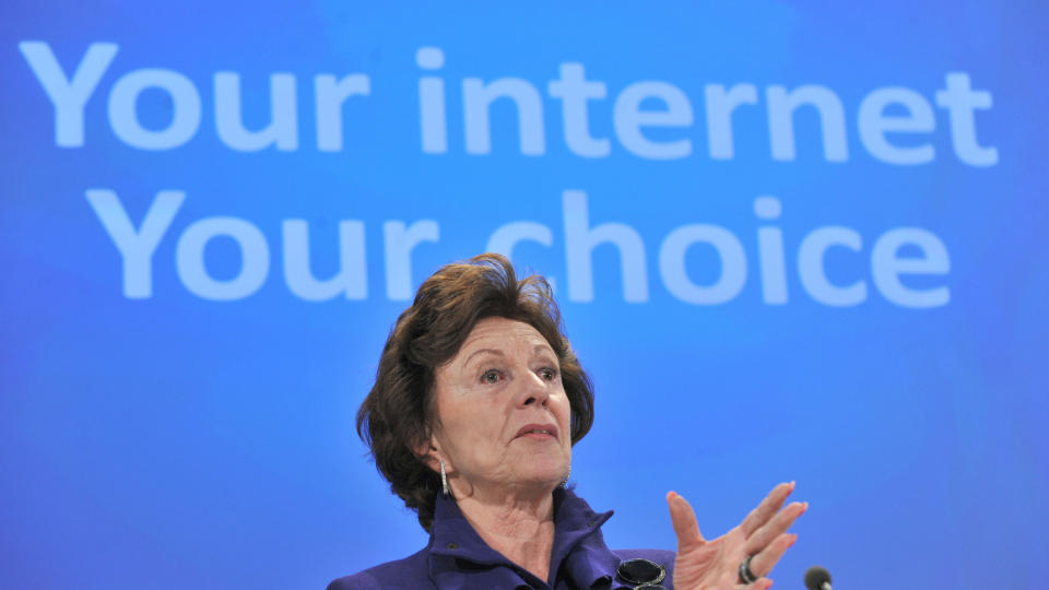 MICROSOFT TAPTE: EU-kommis�r Neelie Kroes p� en pressekonferanse i Brussel i dag. Foto: AFP/Scanpix/GEORGES GOBET