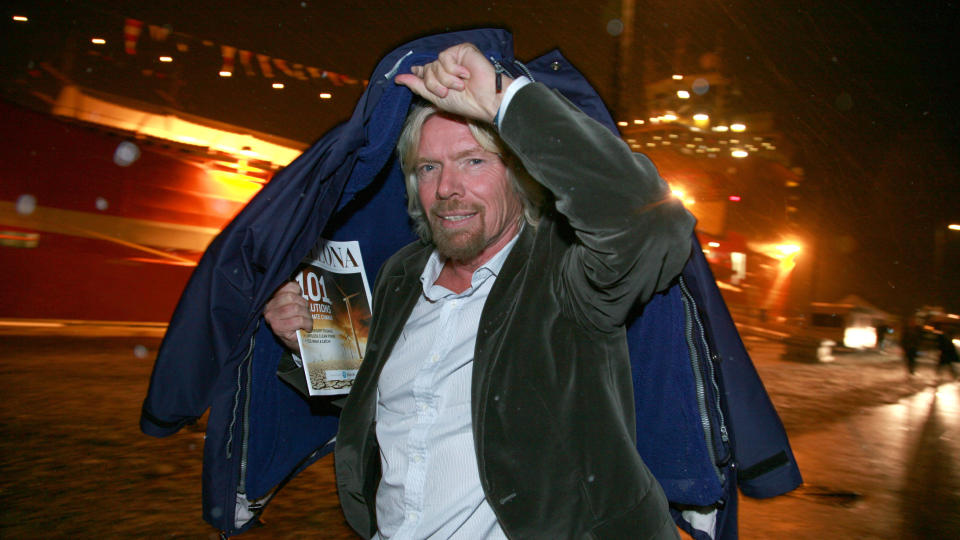 IMPONERT: Virgin-gr�nder Richard Branson var mektig imponert etter en omvisning p� det norskeide og norskbygde gasskipet Viking Lady i K�benhavn onsdag ettermiddag. Foto: Steen Donsby / Scanpix