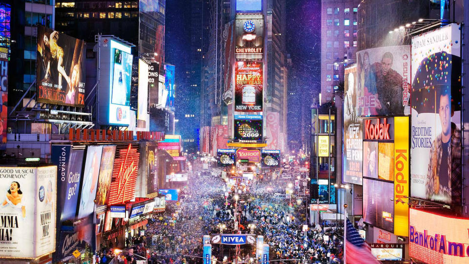 TIMES SQUARE: En million mennesker i festhum&oslash;r p&aring; Times Square i New York ved inngangen til 2009.

Foto: Countdown Entertainment