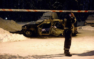 UTBRENT: Bilen Javed satt i da han ble skutt, ble satt fyr p�. Foto: Jon T. Pedersen/Dagbladet