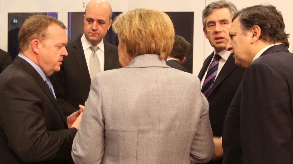 TUNGVEKTERE: Flere av EUs tungvektere, som forbundskansler Angela Merkel, president Nicolas Sarkozy, statsminister Gordon Brown og Polens statsminister Donald Tusk var med p� m�tet som Danmarks statsminister Lars L�kke Rasmussen ledet. Foto:  EPA/KAY NIETFELD/Scanpix