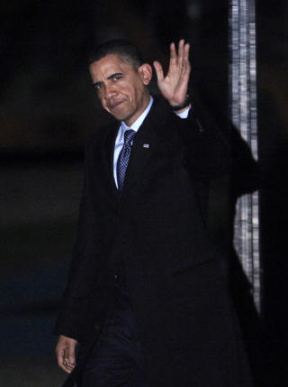 ALVORLIG: President Barack Obama var preget av alvoret da han forlot Det hvite hus I Washington. Foto: REUTERS/Jim Young/Scanpix