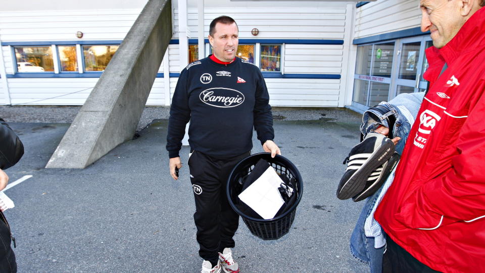 UNDER STERKT PRESS: Tom Nordlie har etter hvert f�tt god erfaring i � takle turbulens i klubbene han trener. Selv om styrene i FFK Fotball og FFK Sport har fredet ham, opplever han gjentatt kritikk fra spillerne. 
Foto: ARNT E. FOLVIK / Dagbladet