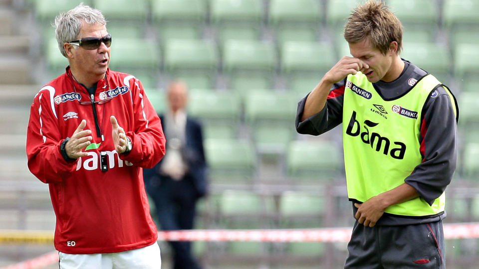 TIDLIG START: Allerede 3. mars leder Egil Olsen Morten Pedersen og landslaget i kamp. Foto:ARNT E. FOLVIK