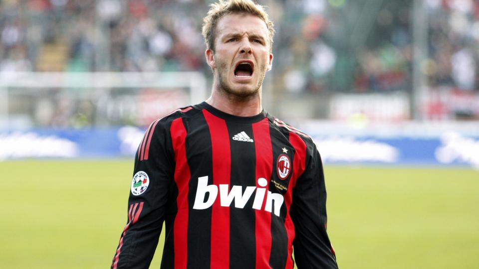 SENKER HAN FAVORITTKLUBBEN?: David Beckham spilte for Manchester United i en �rrekke f�r han stakk til Real Madrid i 2003 etter en krangel med sir Alex Ferguson. N� vender han tilbake til Old Trafford for f�rste gang som Uniteds motstander. Foto: REUTERS/Giampiero Sposito