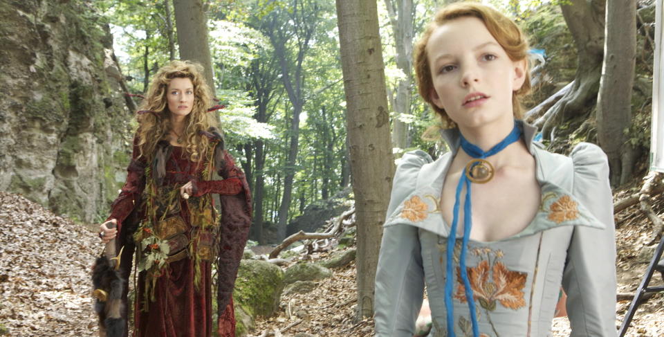 G�r seg vill i skogen: Natascha McElhone og Dakota Blue Richards gj�r slett ingen d�rlig jobb, men deres innsats er her fullstendig forgjeves.