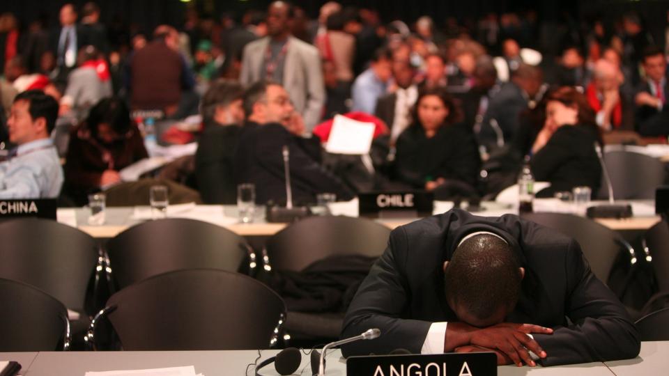 D�RLIG KLIMA: Det vil skramle i politiske tomflasker, n�r K�benhavn-delegatene v�kner etter klimafiaskoen.  Foto: Mads Nissen/EPA